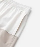 Short de baño para hombre de la marca Marfinno, confeccionado en microfibra con diseño bicolor en tonos marrón y tostado. Cuenta con cintura elástica, cordón ajustable y bolsillo trasero con cierre.
