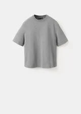 Camiseta de manga corta y cuello redondo, de corte oversize, en color gris.