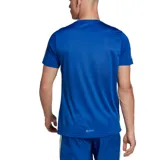 Remera de running Adidas Own The Run Tee, color azul con tres rayas blancas en las mangas y logo blanco en el pecho.