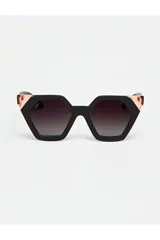 Lentes de sol Tiwi modelo Hexagon II, con montura geométrica negra y detalles en color cobre. Lentes color borgoña con filtro degradado.