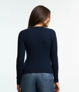 Blusa azul marino de punto con textura de ondas, cuello redondo y mangas largas.