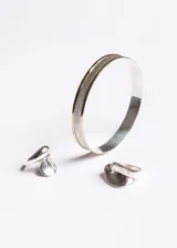 Pulsera esclava de plata 925 hipoalergénica con detalle satinado y borde en doublé de oro 10k.