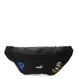 Riñonera Puma color negro con cierre principal, logo de la marca en el centro y parches decorativos laterales.