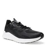 Championes deportivos de hombre en color negro, con diseño de paneles superpuestos en material sintético y malla transpirable. Presentan cierre de cordones al tono y una suela blanca con relieve estriado.