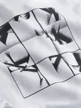 Remera blanca de manga larga Calvin Klein Jeans con cuello redondo y logo estampado en el pecho.