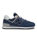 Championes urbanos New Balance modelo 574, color azul marino con detalles en gris y blanco, confeccionados en gamuza y malla, con logo "N" característico en los laterales y entresuela ENCAP.