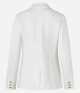 Blazer femenino de sastrería confeccionado en tejido Punto Roma, con cuello solapa, cierre frontal con ganchos y botones decorativos dorados con escudo grabado.