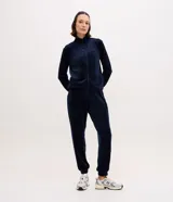 Campera deportiva Get Over de plush azul marino, con cuello alto, cierre frontal por cremallera y puños ajustados.