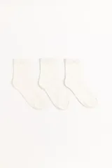 Pack de tres pares de medias de media caña en color blanco.