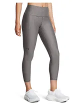 Leggings deportivos Under Armour HeatGear de talle alto en color gris melange, con diseño ajustado, costuras planas ergonómicas, bolsillos laterales y el logo de la marca en el lateral de la pierna.