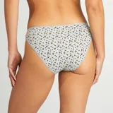 Braga gris con estampado de leopardo en tonos marrones y negros, con ribete de encaje en la cintura y las piernas.