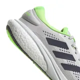 Championes Adidas Supernova 2.0 color gris con detalles en verde y negro, ideales para running.