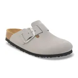 Zueco Birkenstock Boston con hebilla grande, color gris claro.