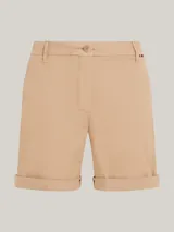 Short color beige de corte amplio con corte Mom y tejido teñido en prenda de mezcla de algodón.