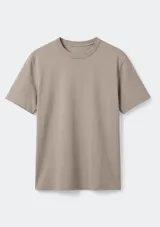Remera básica celeste de corte regular, con cuello redondo y mangas cortas.