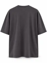 Remera gris oscuro de corte oversize y mangas cortas, con estampa frontal pequeña estilo ovalado con la palabra 'SKATE' en rojo.