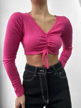 Top manga larga de morley o lanilla, con escote en V y frunce regulable en el centro.