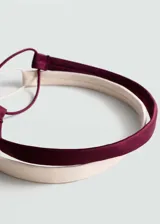 Set de dos vinchas elásticas de tejido satinado, una en color bordó y otra en color beige, con diseño minimalista y cierre elástico ajustable.
