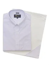 Camisa de hombre RKF, modelo Wrinkle Free PB-SPM25 Minisquare Purple. Corte regular, manga larga, cuello americano abotonado, bolsillo en el pecho con logo bordado y diseño a cuadros pequeños en tonos lila y blanco.