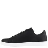 Championes Puma modelo Up, de estilo urbano y diseño clásico. Presentan una capellada de cuero sintético en color negro con la icónica franja lateral de la marca en color blanco y suela de goma blanca.