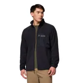 Campera de polar con cierre frontal completo, cuello alto y bolsillo con cierre en el pecho. Presenta un diseño con paneles superpuestos en contraste en la zona del pecho y bolsillos laterales para las manos.
