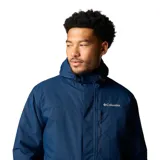 Campera impermeable y transpirable con tecnología Omni-Tech y forro termorreflectante Omni-Heat. Cuenta con capucha ajustable, cierre frontal con solapa protectora, bolsillos con cremallera en el pecho y laterales, y puños ajustables.