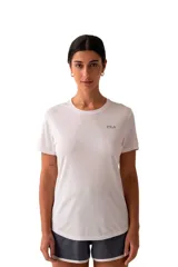 Remera deportiva Fila modelo Basic Sports III, color blanco, con cuello redondo, mangas cortas y logo de la marca estampado en el pecho.