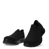 Championes urbanos tipo slip-on de color negro, confeccionados en tejido de punto elástico con suela de goma robusta y diseño ergonómico.