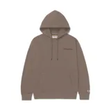 Buzo con capucha y bolsillo frontal tipo canguro, confeccionado en tejido French Terry color tostado. Presenta un diseño de corte relajado con puños y ruedo acanalados, y un pequeño bordado en el pecho.