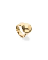 Anillo de aleación de metales bañado en oro 18k, con diseño de banda ancha y una forma de bola en la parte superior.