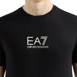 Remera negra de manga corta con cuello redondo. Logo EA7 Emporio Armani estampado en el pecho.