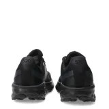 Championes de running New Balance modelo 520 V9, color negro. Presentan un diseño de malla técnica transpirable con refuerzos sintéticos, entresuela de EVA para amortiguación y suela de goma resistente.