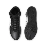 Zapatillas Adidas Hoops 3.0 Mid de caña media, color negro con las tres tiras blancas y suela blanca de goma.
