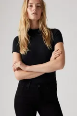 Jeans ajustados de tiro medio, color negro, con tecnología Tummy-Slimming que comprime el abdomen y Levi's® Sculpt Hyper Soft.