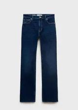 Jeans de tiro medio con diseño flare y bajo deshilachado, con cierre de cremallera y botón, trabillas y cinco bolsillos.
