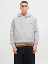 Hoodie gris melange de corte holgado, con capucha, bolsillo tipo canguro y pequeño estampado en el pecho. Confeccionado en tejido loopback con interior suavemente afelpado, puños y dobladillo acanalados.