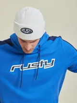 Gorro de lana color crudo con logo de la marca bordado en el frente.