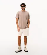 Remera deportiva Get Over de color azul marino, confeccionada en tech fleece con tecnología dry de secado rápido, cuello redondo y manga corta, de corte holgado.