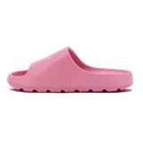 Chanclas Diadora modelo Bali de color rosado, con diseño deslizante de una sola tira ancha y suela texturizada con amortiguación.