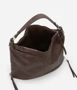 Bolso hobo grande desestructurado color marrón oscuro, con correa de mano y correa larga desmontable. Presenta cierres laterales ajustables con tiradores y cierre superior.