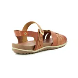 Sandalia de cuero para mujer, en combinación de colores marrón y beige, con diseño de tiras cruzadas en la parte delantera y tira con hebilla ajustable en el talón.