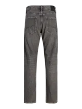 Jean de corte relaxed fit, color gris lavado, con diseño clásico de cinco bolsillos y cierre frontal con botones.