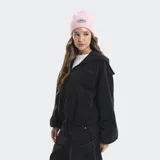Campera negra con capucha, diseño de mangas murciélago y mangas tipo balón. Presenta cierre frontal y logo de la marca bordado tono sobre tono en el pecho.