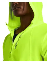 Campera deportiva amarilla flúor con capucha, cierre frontal y logo Under Armour en la manga.