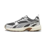 Championes Puma Milenio Tech LT, color gris y plateado, con base de malla oscura, superposiciones metálicas y suela de goma con entresuela beige.