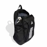 Mochila Adidas modelo APWR, color negro con detalles en blanco. Presenta el logo de la marca en la parte superior y las tres tiras verticales características en el frente. Cuenta con compartimento principal con cierre, bolsillos laterales y base reforzada.