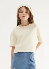 Blusa extragrande de tejido de punto en color beige, con cuello redondo y mangas cortas de corte holgado.