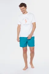 Short de baño liso color verde esmeralda, con cintura elástica y cordón ajustable.