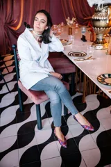 Ballerinas con tejido de relieve en zigzag en tonos rojos, rosas y morados ribete en contraste. Con plantilla intercambiable de lana y piel.