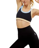 Top deportivo negro con contorno inferior color beige, contorno superior color celeste y tirantes color beige.